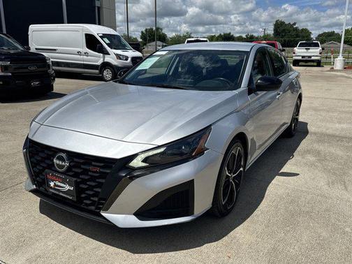 2023 Nissan Altima SR FWD