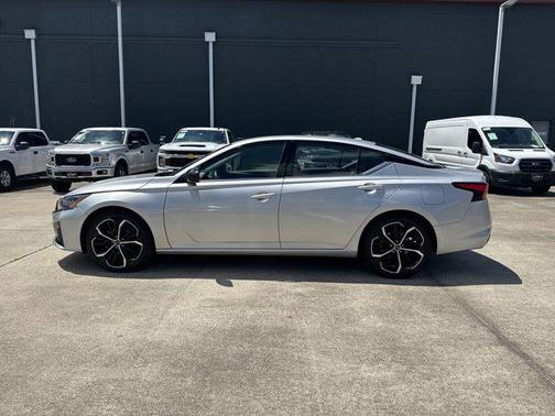 2023 Nissan Altima SR FWD