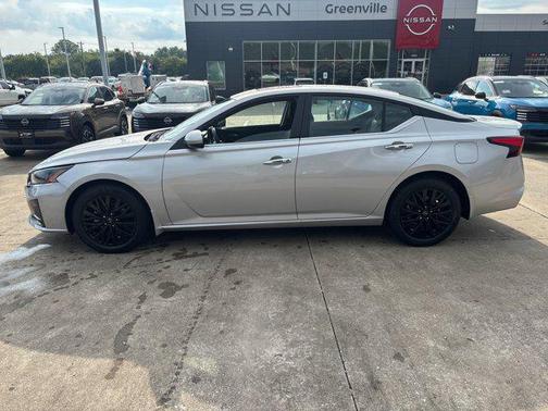 2025 Nissan Altima SV FWD