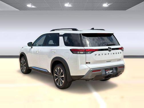 Everest White Pearl Tricoat 2026 Nissan Pathfinder Platinum