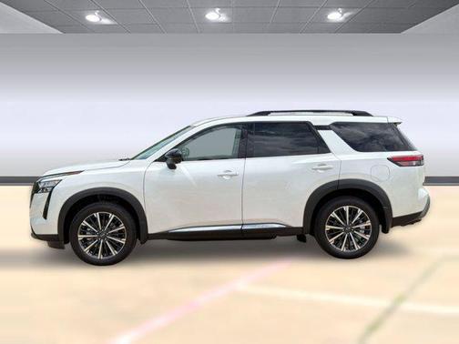 Everest White Pearl Tricoat 2026 Nissan Pathfinder Platinum