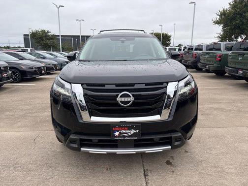 2025 Nissan Pathfinder Platinum FWD