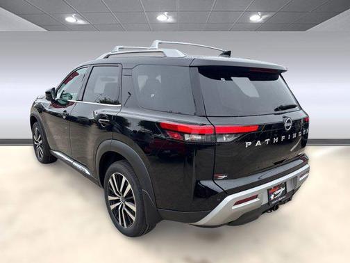 2025 Nissan Pathfinder Platinum FWD