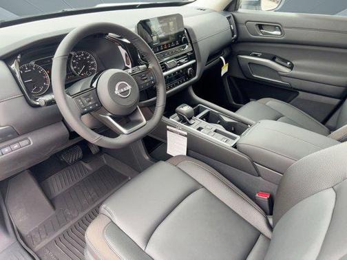 2025 Nissan Pathfinder SL FWD