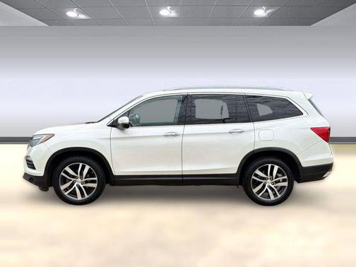 White 2016 Honda Pilot Elite