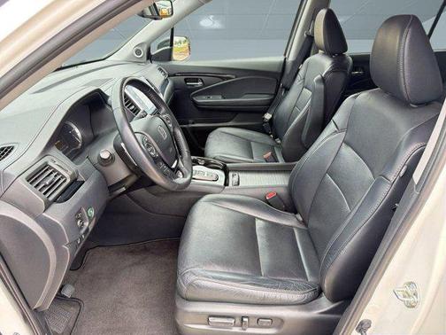 White 2016 Honda Pilot Elite