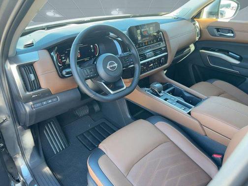 2025 Nissan Pathfinder Platinum FWD