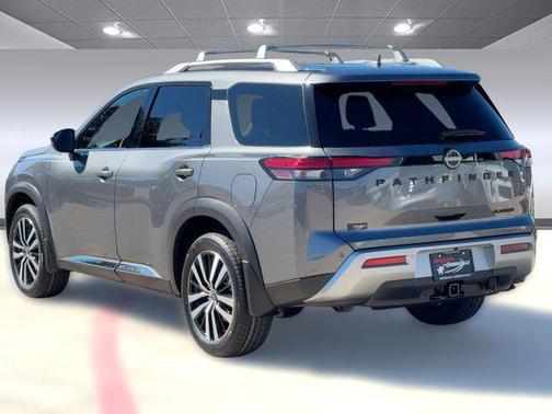 2025 Nissan Pathfinder Platinum FWD