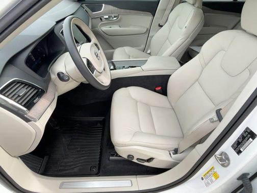 2024 Volvo XC90 B6 Plus Bright Theme 7-Seater