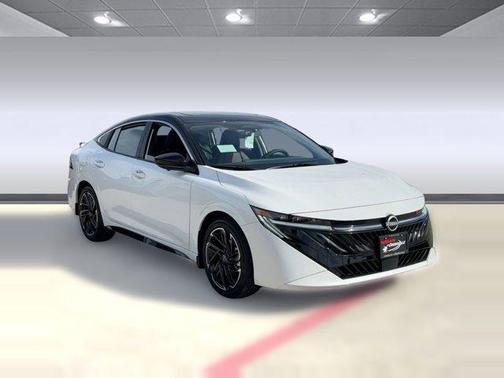 Aspen White Tricoat/Super Black 2026 Nissan Sentra SR