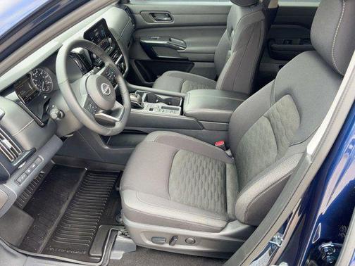 2025 Nissan Pathfinder SV FWD