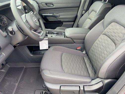 2025 Nissan Pathfinder S FWD