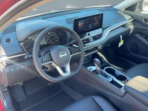 2025 Nissan Altima SR FWD