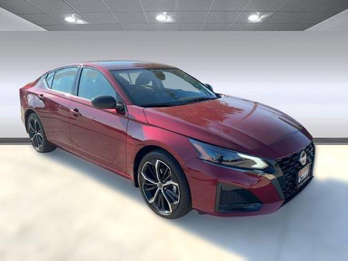 2025 Nissan Altima SR FWD