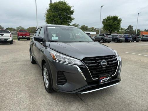 2025 Nissan Kicks S