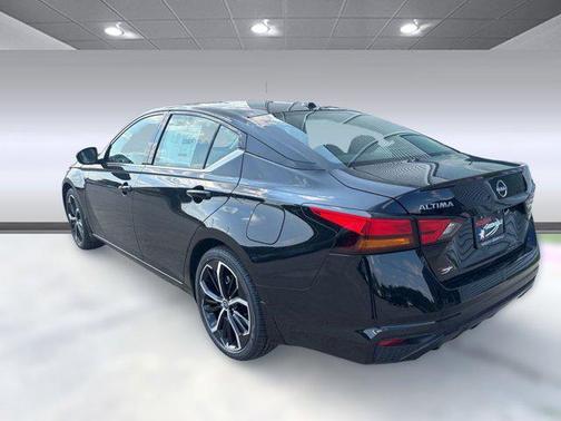 2025 Nissan Altima SR FWD