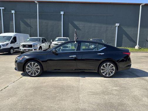 2025 Nissan Altima SL FWD