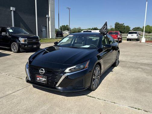 2025 Nissan Altima SL FWD