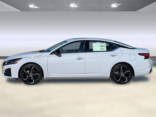 2025 Nissan Altima SR FWD