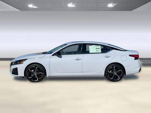 2025 Nissan Altima SR FWD