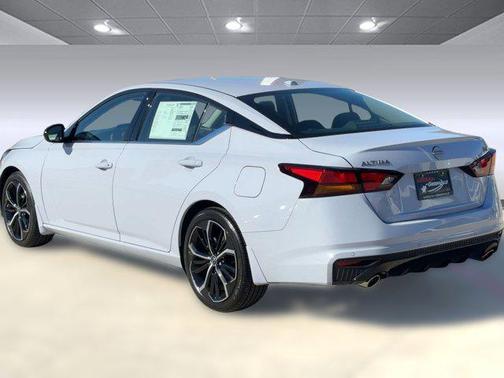 2025 Nissan Altima SR FWD