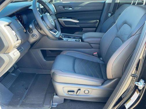 2025 Nissan Pathfinder Platinum 4WD