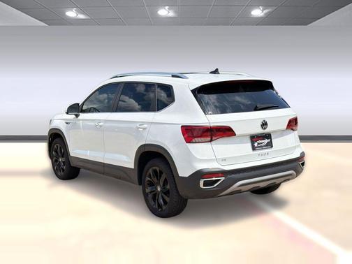 Pure White 2024 Volkswagen Taos 1.5T SE