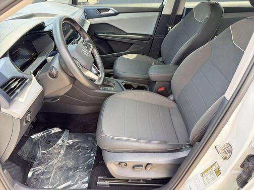 Pure White 2024 Volkswagen Taos 1.5T SE