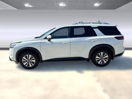 2022 Nissan Pathfinder SL 2WD