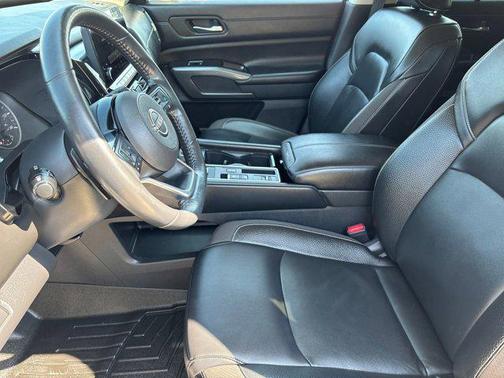 2022 Nissan Pathfinder SL 2WD