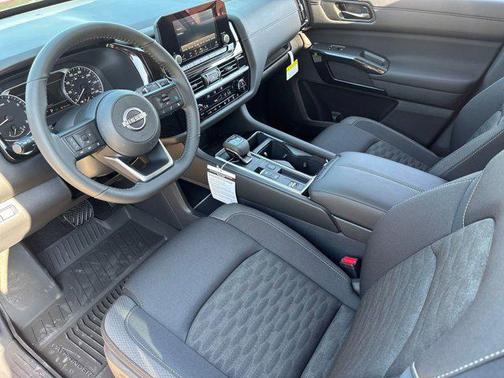 2025 Nissan Pathfinder SV FWD