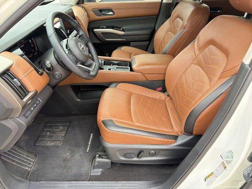 Pearl White Tricoat 2023 Nissan Pathfinder Platinum FWD