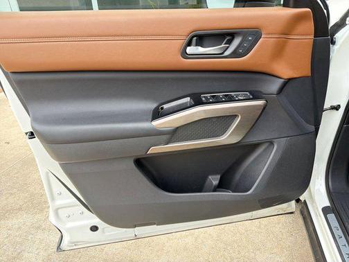 2023 Nissan Pathfinder Platinum FWD