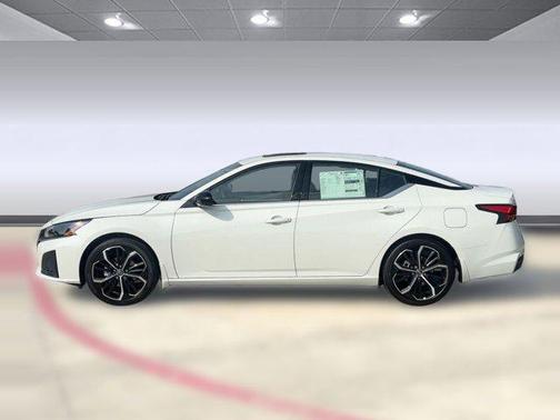 2025 Nissan Altima SR FWD