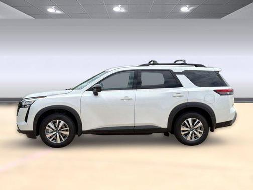 Everest White Pearl Tricoat 2026 Nissan Pathfinder SL