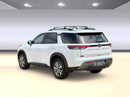 Everest White Pearl Tricoat 2026 Nissan Pathfinder SL