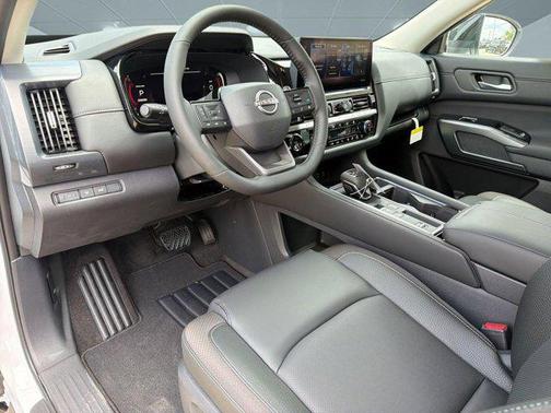 Everest White Pearl Tricoat 2026 Nissan Pathfinder SL