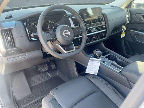 2025 Nissan Pathfinder SL FWD