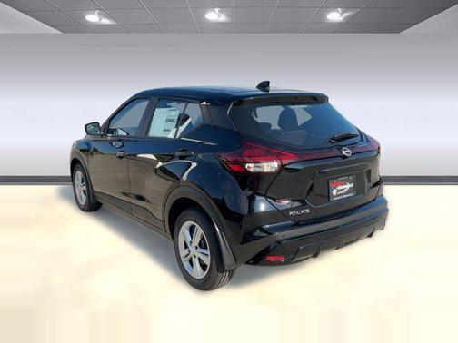 Super Black 2025 Nissan Kicks S