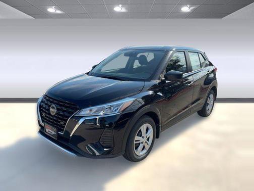 Super Black 2025 Nissan Kicks S