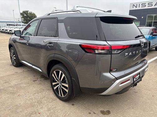 2025 Nissan Pathfinder Platinum FWD