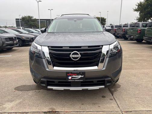 2025 Nissan Pathfinder Platinum FWD