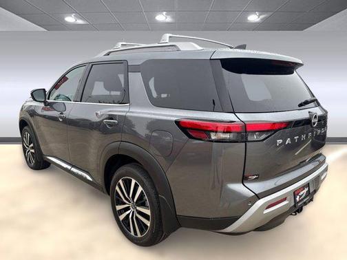 2025 Nissan Pathfinder Platinum FWD