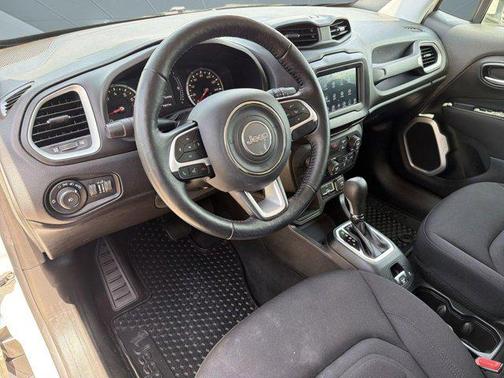 Alpine White 2018 Jeep Renegade Latitude