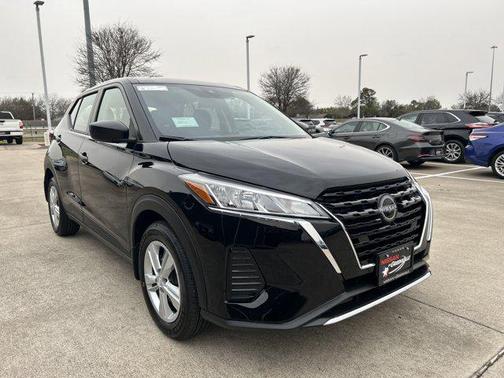 2025 Nissan Kicks S