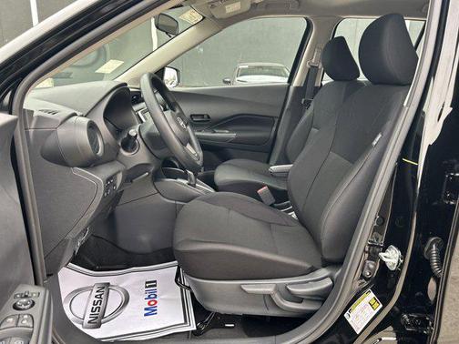 2025 Nissan Kicks S