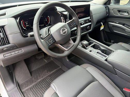 Everest White Pearl Tricoat 2026 Nissan Pathfinder SL