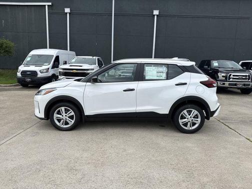 2025 Nissan Kicks S