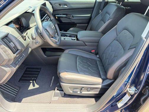Deep Ocean Blue Pearl 2026 Nissan Pathfinder Platinum