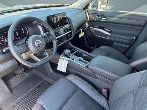 2025 Nissan Pathfinder Platinum FWD